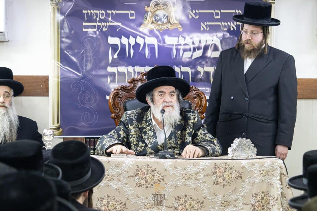 תיעוד: האדמו"ר מויז'ניץ ביקר בשיכון החסידי שבחיפה