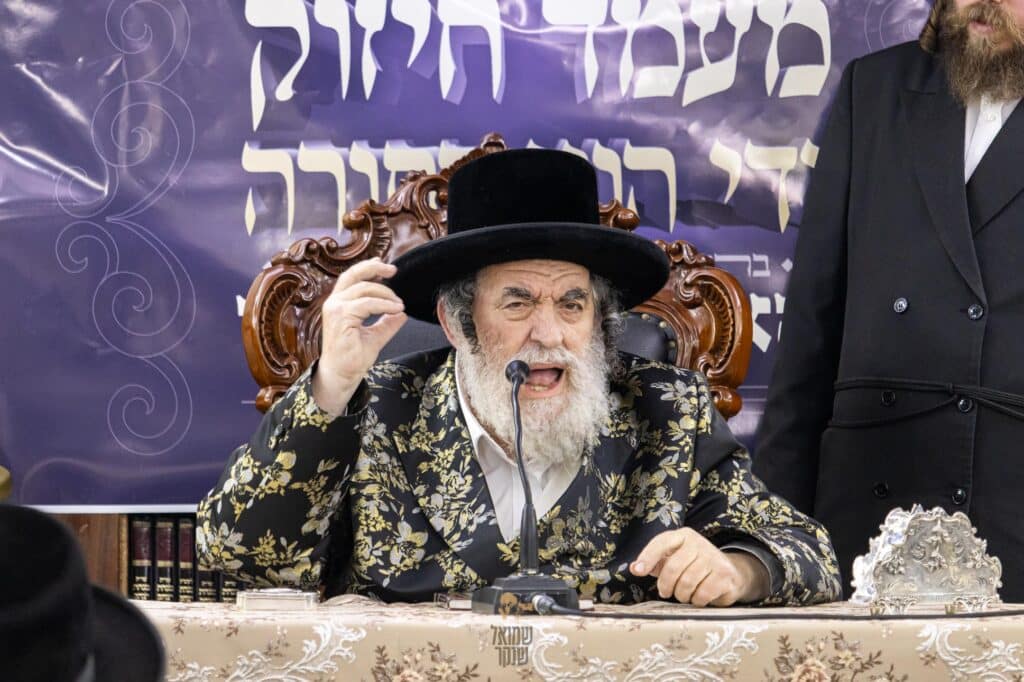 תיעוד: האדמו"ר מויז'ניץ ביקר בשיכון החסידי שבחיפה