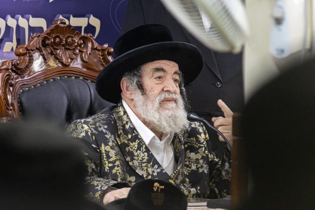 תיעוד: האדמו"ר מויז'ניץ ביקר בשיכון החסידי שבחיפה