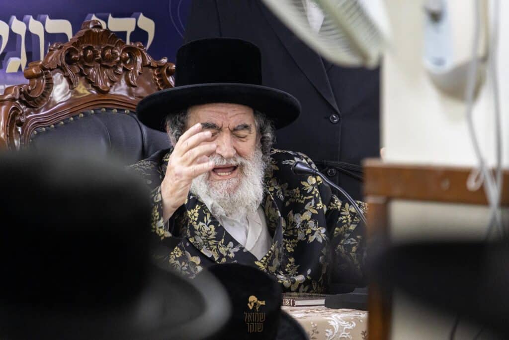 תיעוד: האדמו"ר מויז'ניץ ביקר בשיכון החסידי שבחיפה