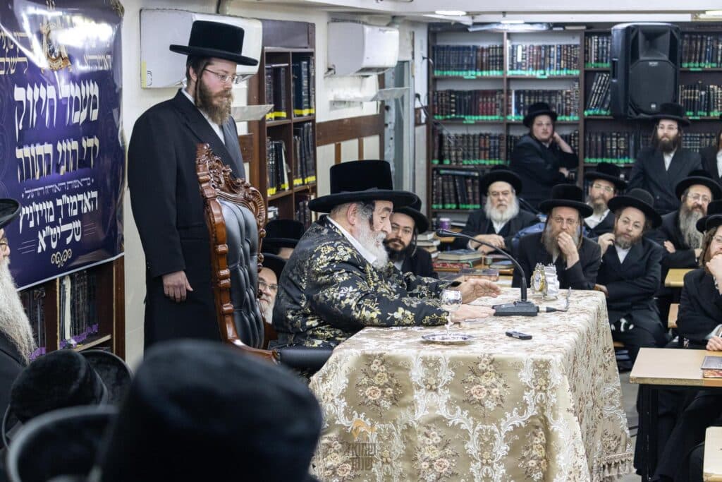 תיעוד: האדמו"ר מויז'ניץ ביקר בשיכון החסידי שבחיפה