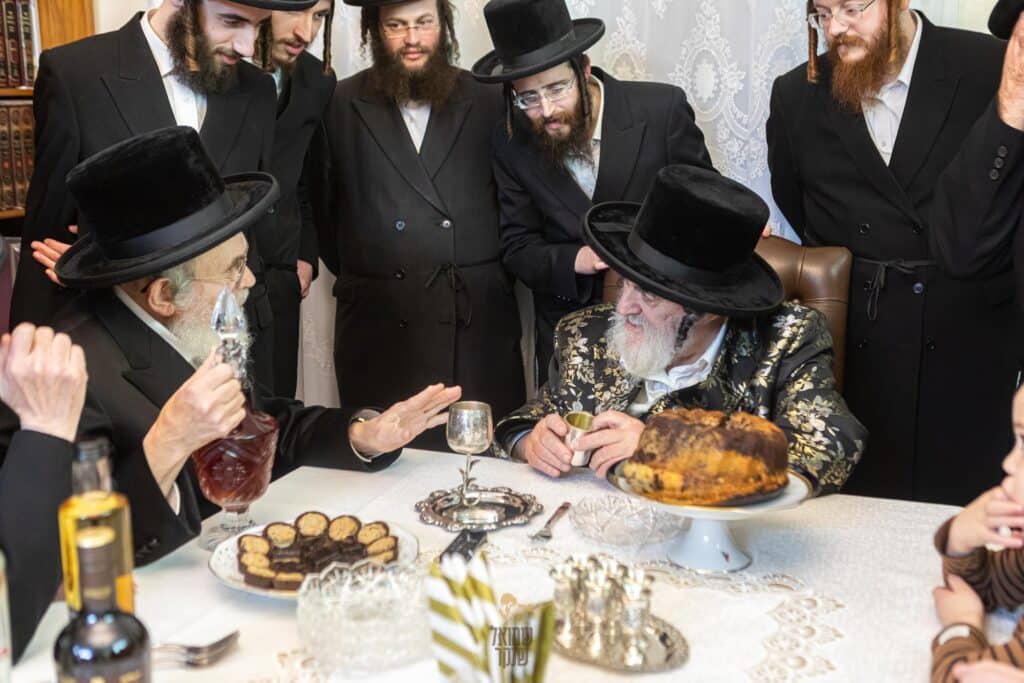 תיעוד: האדמו"ר מויז'ניץ ביקר בשיכון החסידי שבחיפה