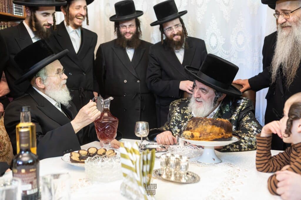 תיעוד: האדמו"ר מויז'ניץ ביקר בשיכון החסידי שבחיפה