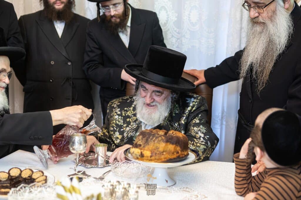 תיעוד: האדמו"ר מויז'ניץ ביקר בשיכון החסידי שבחיפה