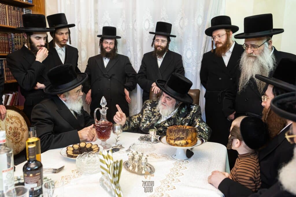 תיעוד: האדמו"ר מויז'ניץ ביקר בשיכון החסידי שבחיפה