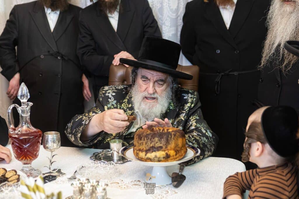 תיעוד: האדמו"ר מויז'ניץ ביקר בשיכון החסידי שבחיפה