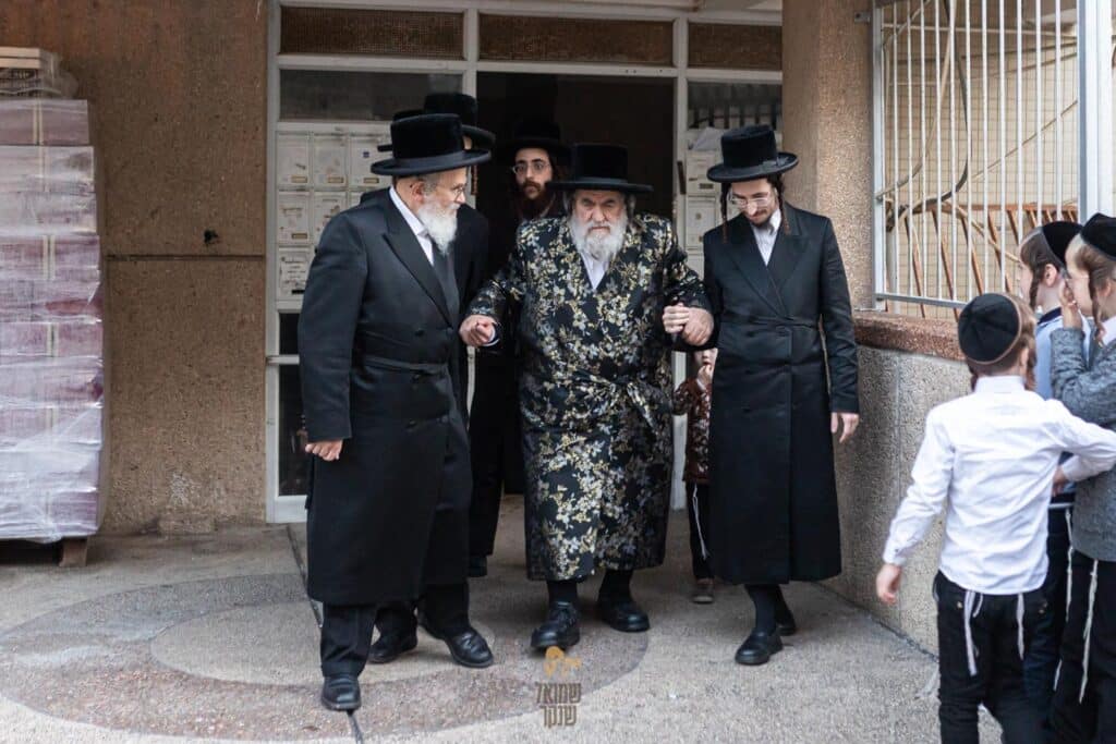 תיעוד: האדמו"ר מויז'ניץ ביקר בשיכון החסידי שבחיפה