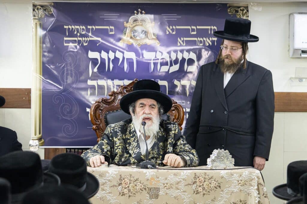 תיעוד: האדמו"ר מויז'ניץ ביקר בשיכון החסידי שבחיפה