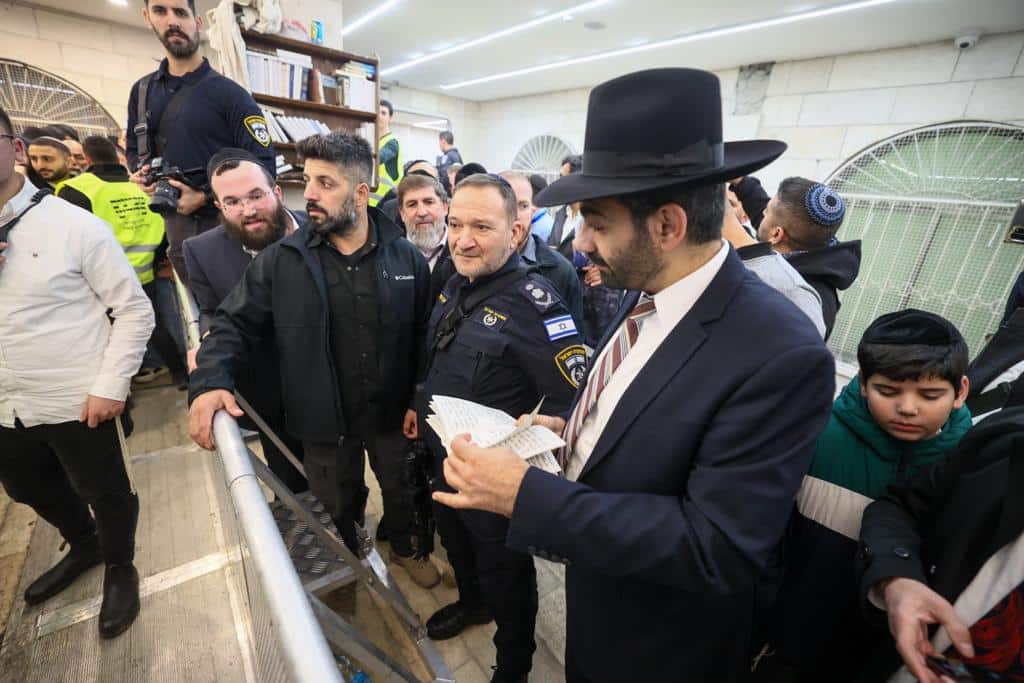 למעלה ממאה אלף מתפללים השתתפו בהילולת הבבא סאלי