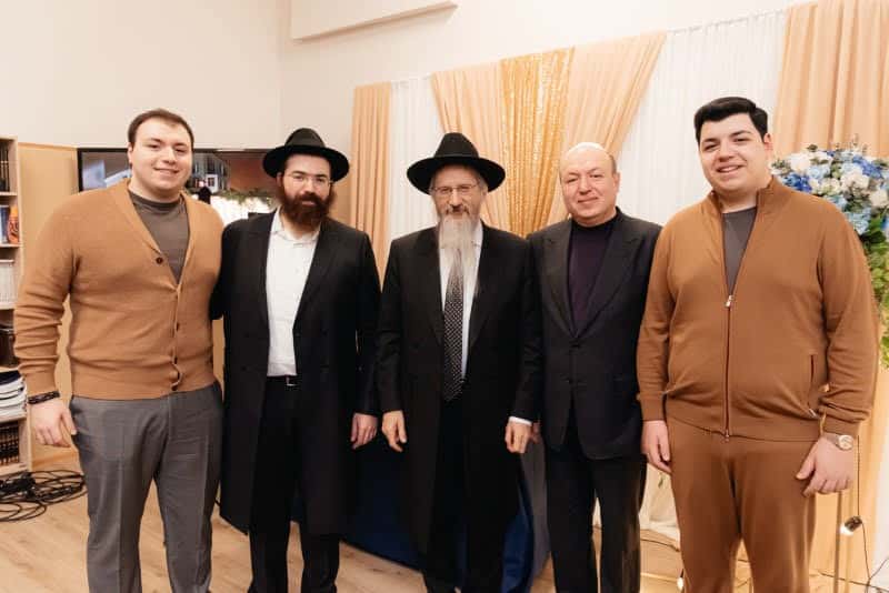 גלריה: בעמק הסיליקון הרוסי חגגו הכנסת ספר תורה מהודר גלריה: בעמק הסיליקון הרוסי חגגו הכנסת ספר תורה מהודר