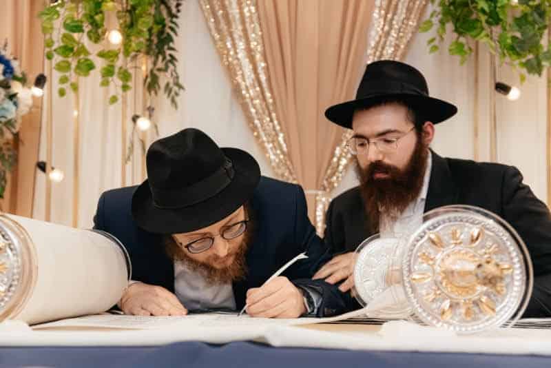 גלריה: בעמק הסיליקון הרוסי חגגו הכנסת ספר תורה מהודר גלריה: בעמק הסיליקון הרוסי חגגו הכנסת ספר תורה מהודר