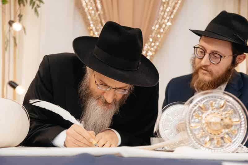 גלריה: בעמק הסיליקון הרוסי חגגו הכנסת ספר תורה מהודר גלריה: בעמק הסיליקון הרוסי חגגו הכנסת ספר תורה מהודר