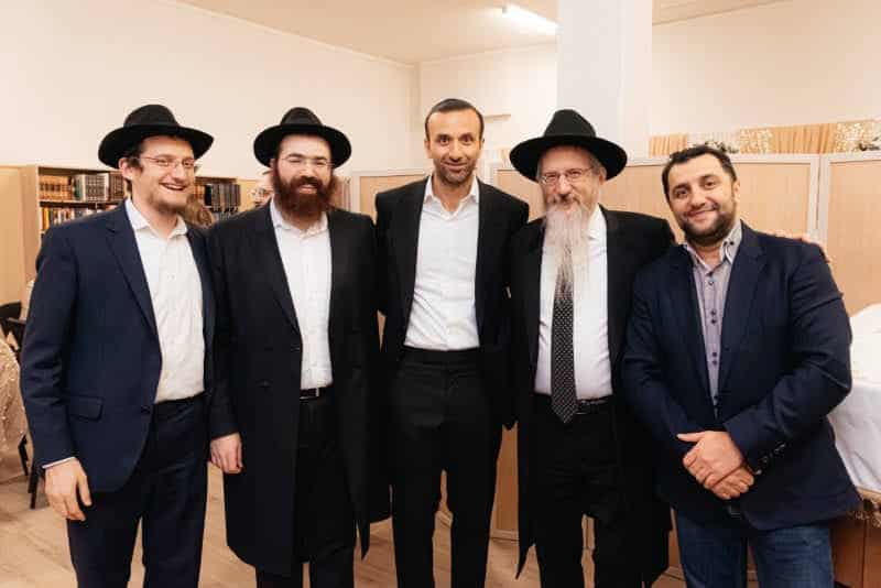 גלריה: בעמק הסיליקון הרוסי חגגו הכנסת ספר תורה מהודר גלריה: בעמק הסיליקון הרוסי חגגו הכנסת ספר תורה מהודר