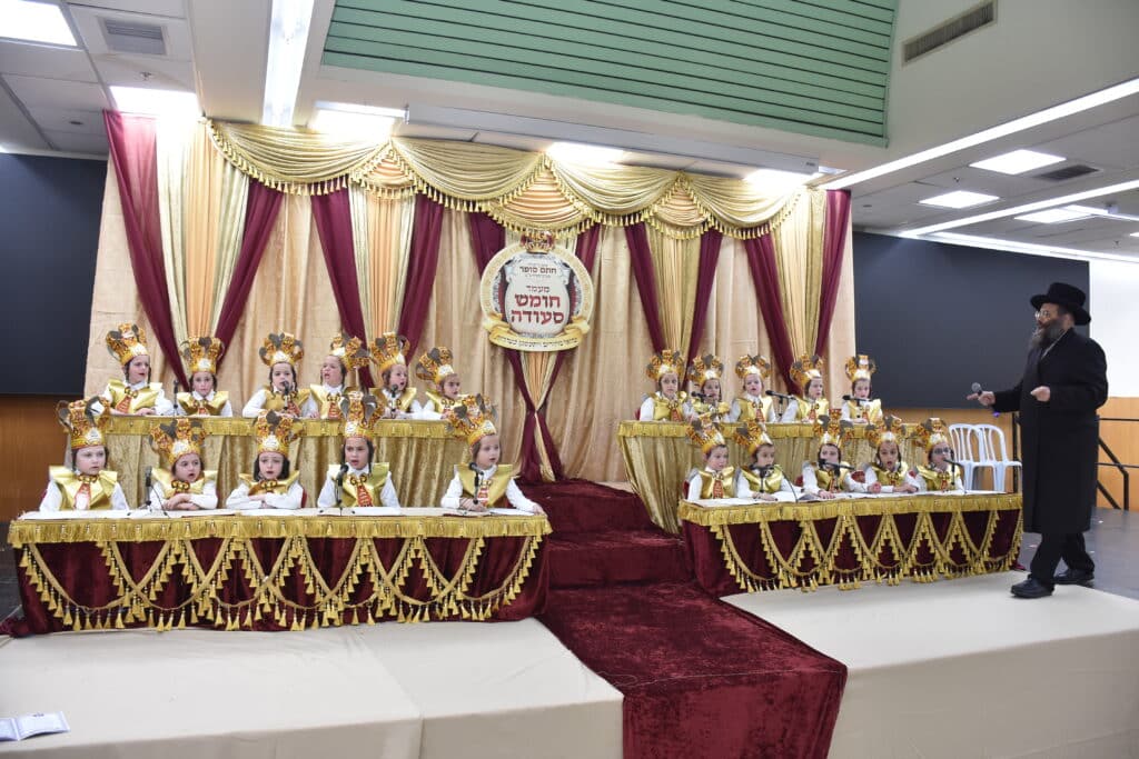 בת"ת הכלל חסידי "חתם סופר" בבני ברק חגגו חומש סעודה