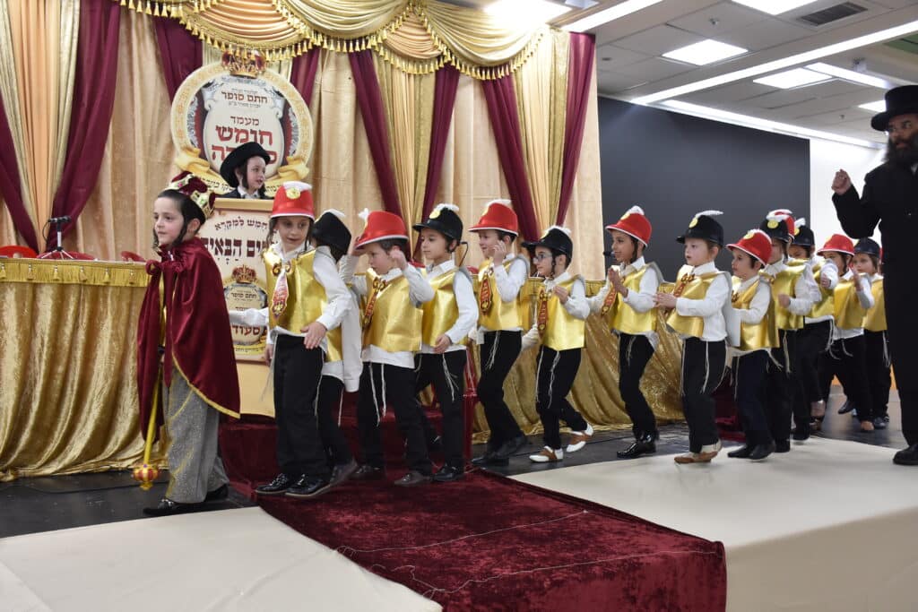 בת"ת הכלל חסידי "חתם סופר" בבני ברק חגגו חומש סעודה