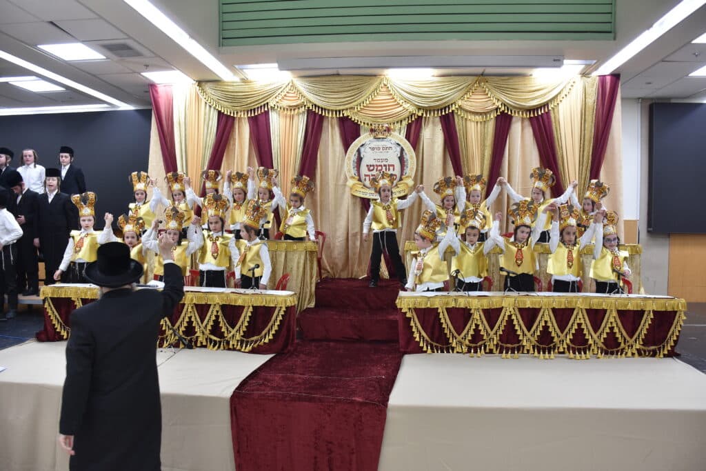 בת"ת הכלל חסידי "חתם סופר" בבני ברק חגגו חומש סעודה