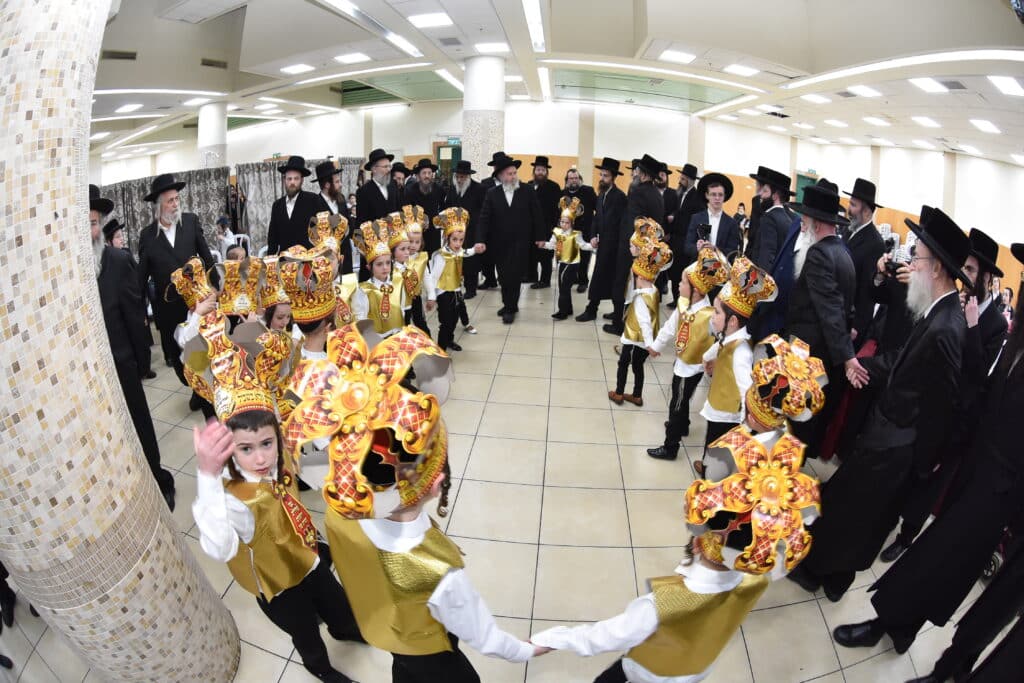 בת"ת הכלל חסידי "חתם סופר" בבני ברק חגגו חומש סעודה