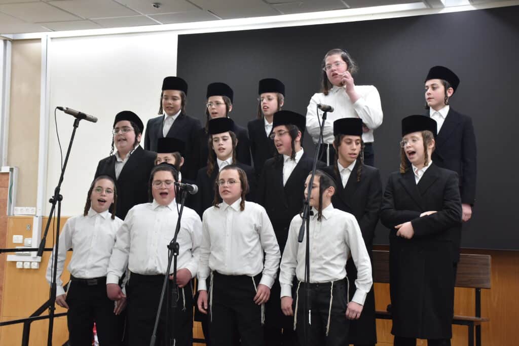 בת"ת הכלל חסידי "חתם סופר" בבני ברק חגגו חומש סעודה