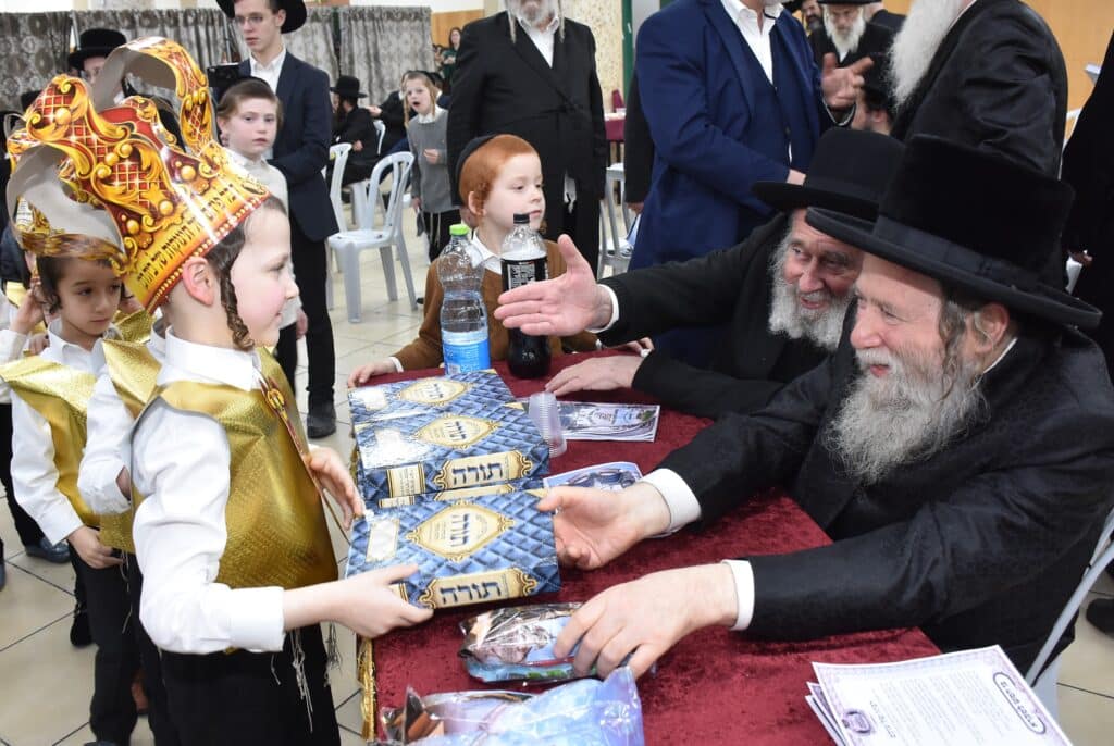 בת"ת הכלל חסידי "חתם סופר" בבני ברק חגגו חומש סעודה