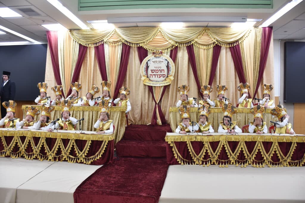 בת"ת הכלל חסידי "חתם סופר" בבני ברק חגגו חומש סעודה