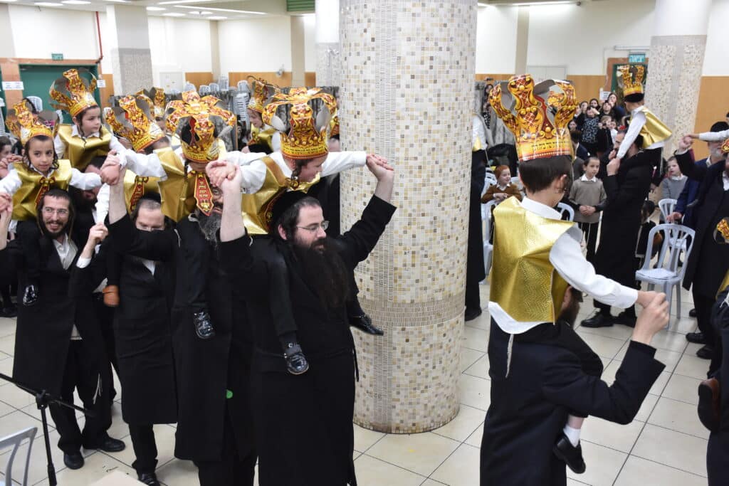 בת"ת הכלל חסידי "חתם סופר" בבני ברק חגגו חומש סעודה