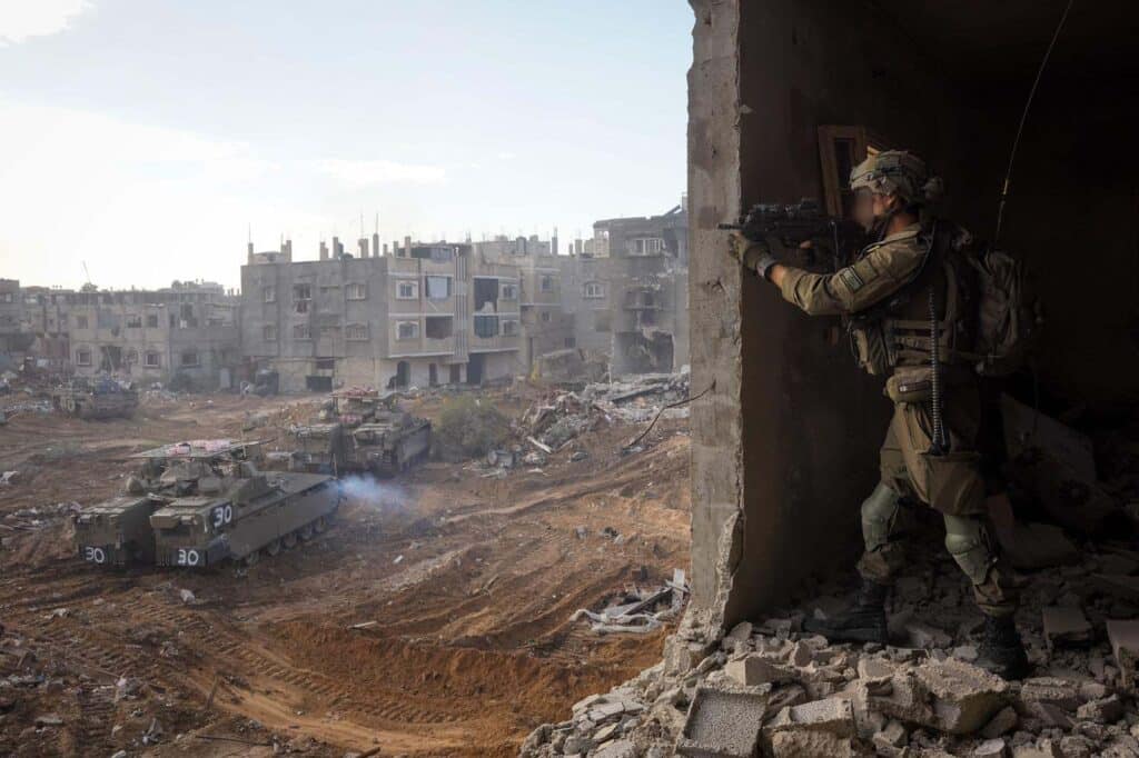 חסרי אחריות: משפחות החטופים חוסמות את נתיבי איילון