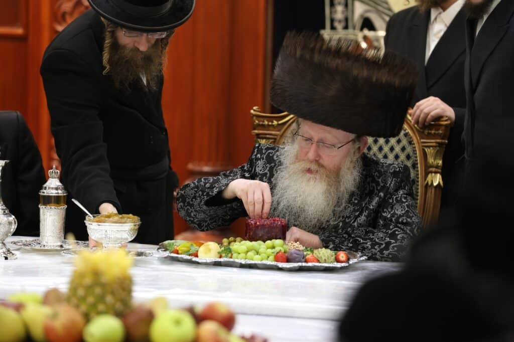 תיעוד: ראש השנה לאילנות בחצה"ק קרעטשניף - קרית גת