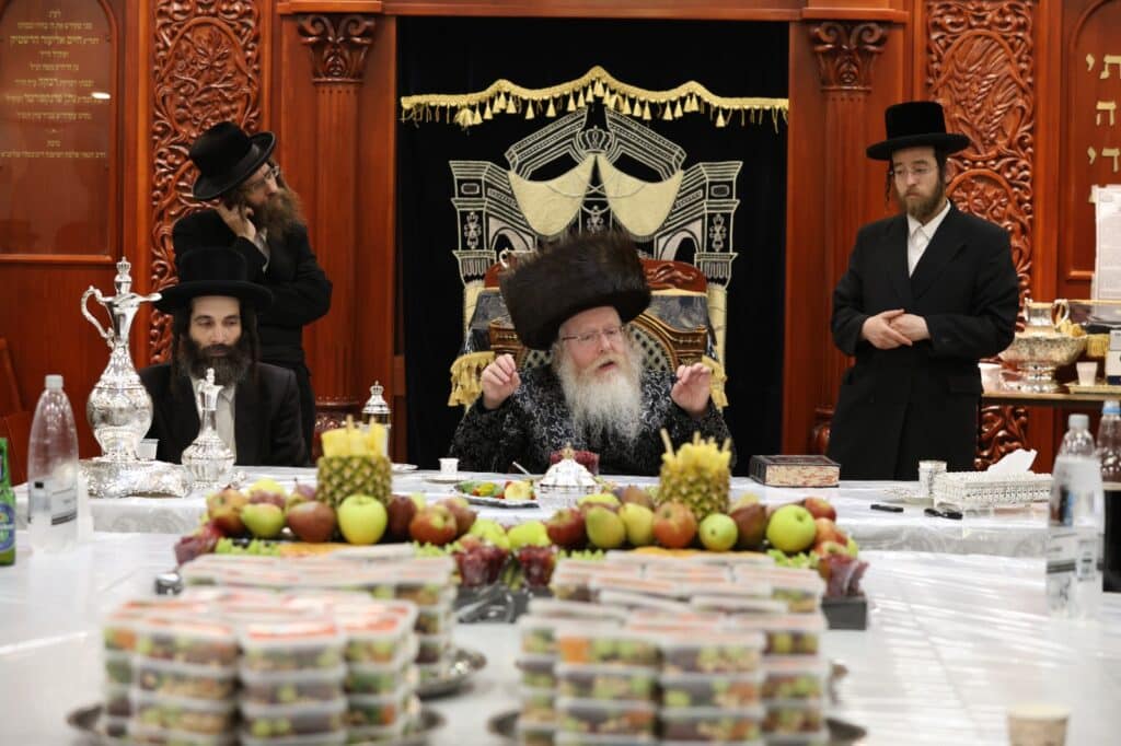 תיעוד: ראש השנה לאילנות בחצה"ק קרעטשניף - קרית גת