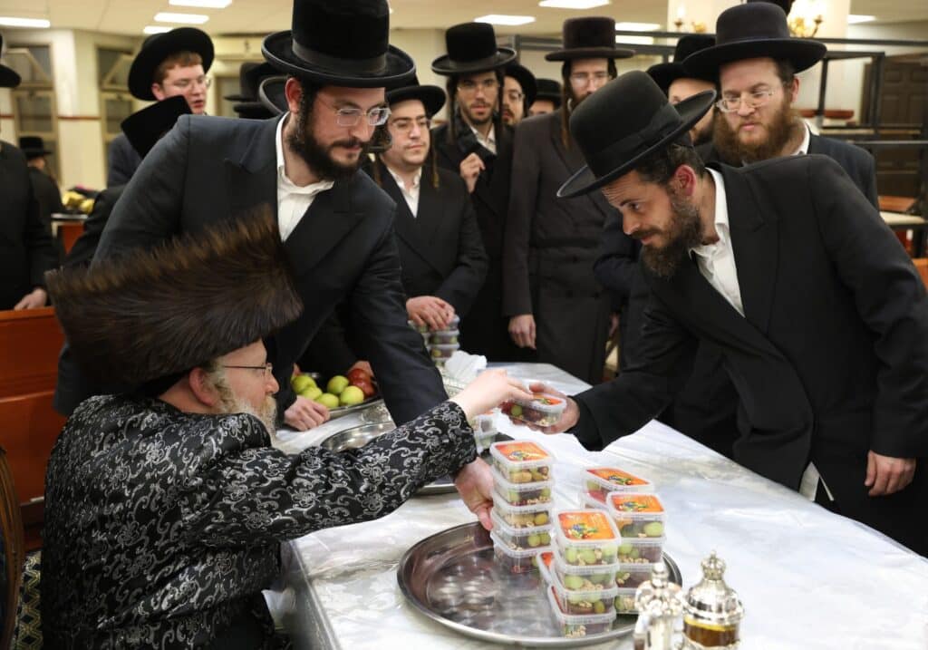 תיעוד: ראש השנה לאילנות בחצה"ק קרעטשניף - קרית גת