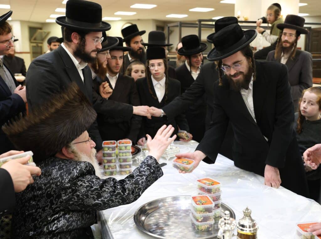 תיעוד: ראש השנה לאילנות בחצה"ק קרעטשניף - קרית גת