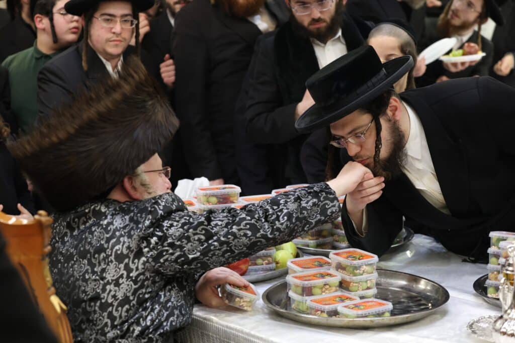 תיעוד: ראש השנה לאילנות בחצה"ק קרעטשניף - קרית גת