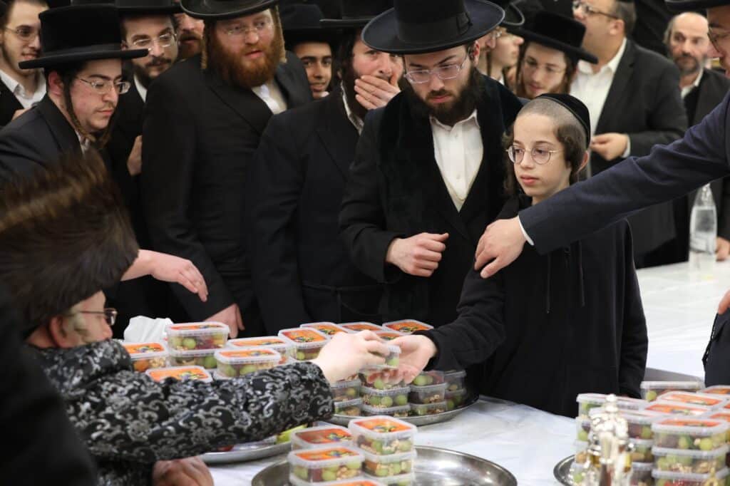 תיעוד: ראש השנה לאילנות בחצה"ק קרעטשניף - קרית גת