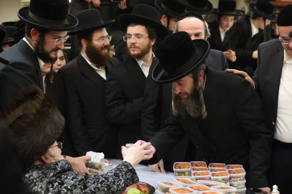 תיעוד: ראש השנה לאילנות בחצה"ק קרעטשניף - קרית גת