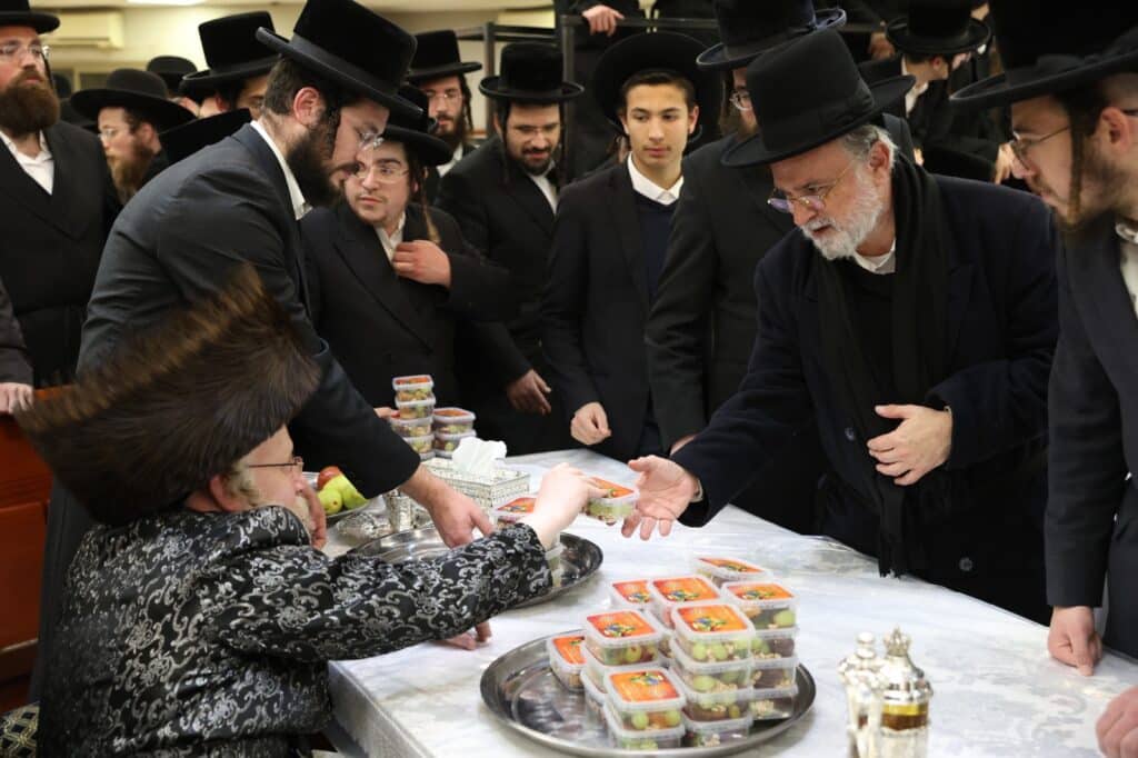 תיעוד: ראש השנה לאילנות בחצה"ק קרעטשניף - קרית גת