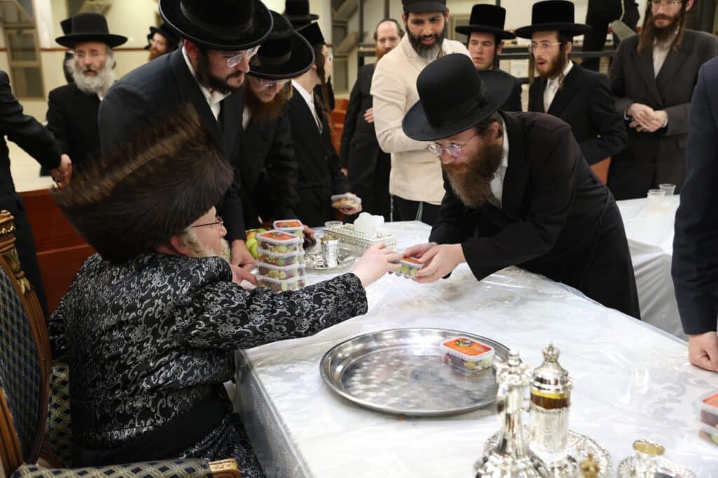 תיעוד: ראש השנה לאילנות בחצה"ק קרעטשניף - קרית גת