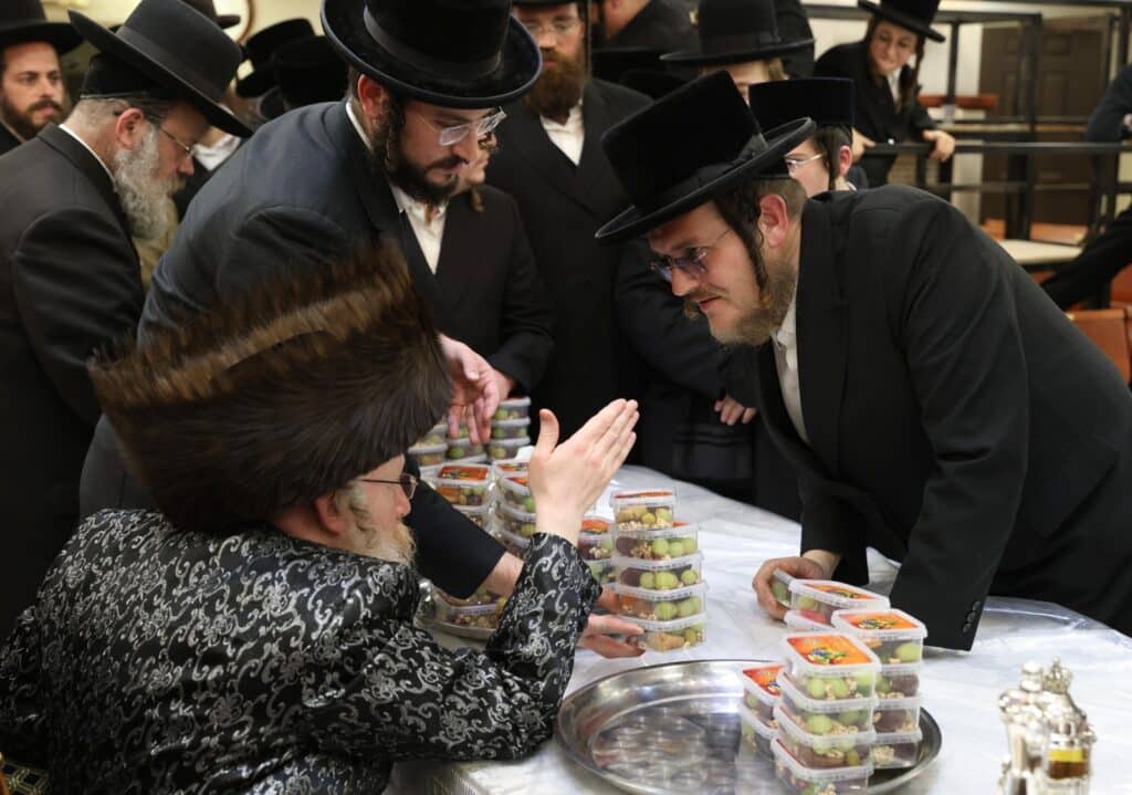 תיעוד: ראש השנה לאילנות בחצה"ק קרעטשניף - קרית גת