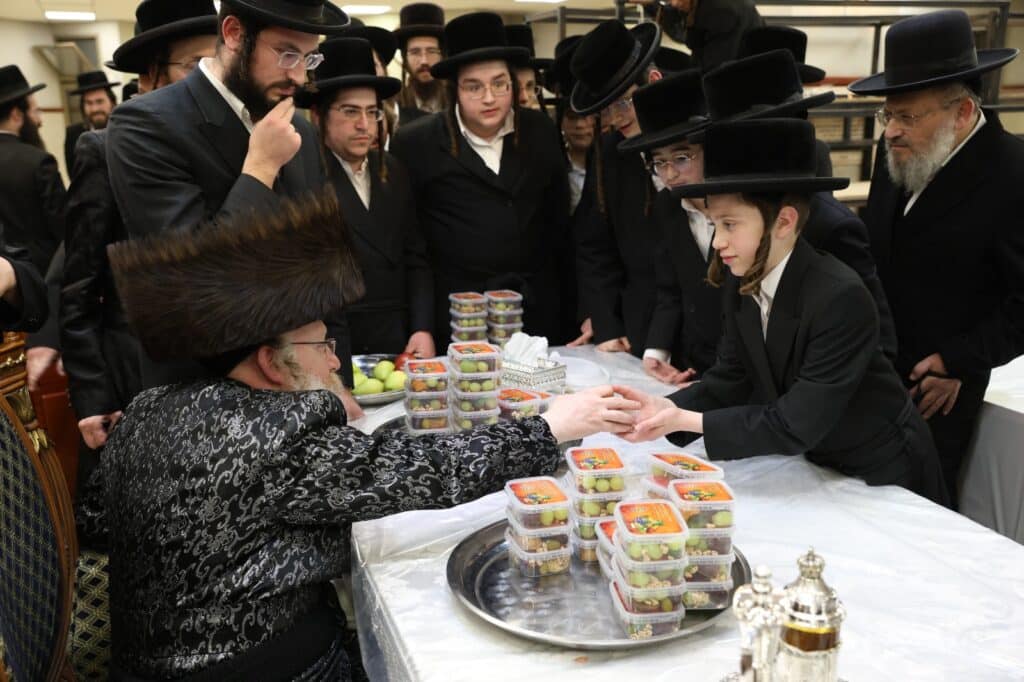 תיעוד: ראש השנה לאילנות בחצה"ק קרעטשניף - קרית גת