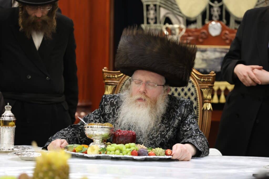 תיעוד: ראש השנה לאילנות בחצה"ק קרעטשניף - קרית גת