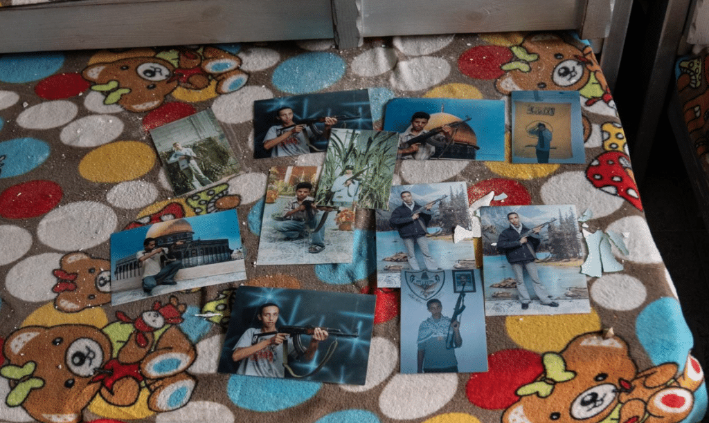 פיר במרחב בית ספר ותלמידים שמתאמנים בנשק