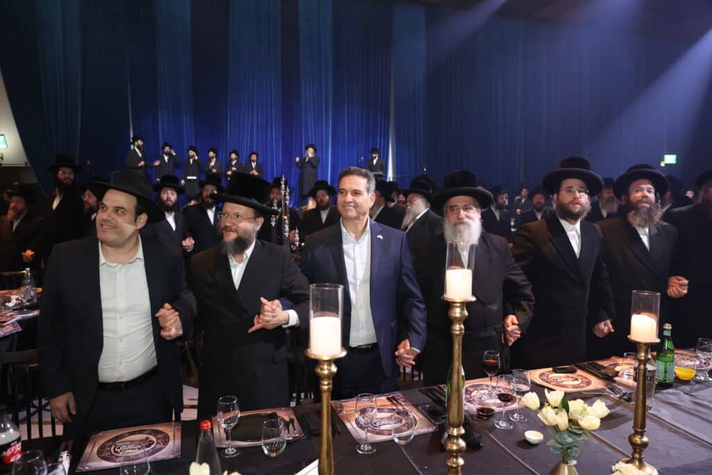 האדמו״ר מסערט ויז'ניץ העניק אות הוקרה למנכ״ל מאוחדת