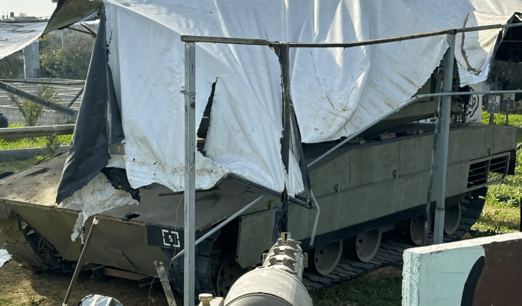 רקטות ודגמים של טנקים: חטיבה 7 פשטו על מוצב החמאס