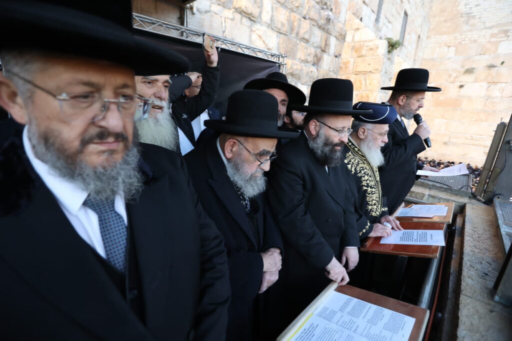 תיעוד: רבבות זעקו בעצרת תפילה להשבת החטופים