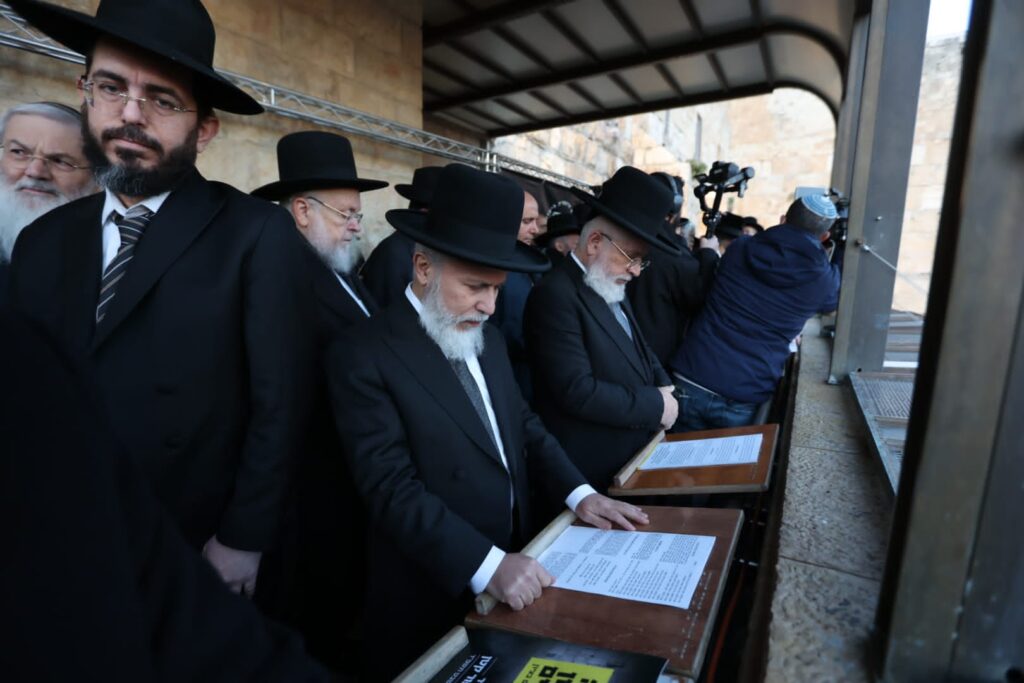 תיעוד: רבבות זעקו בעצרת תפילה להשבת החטופים