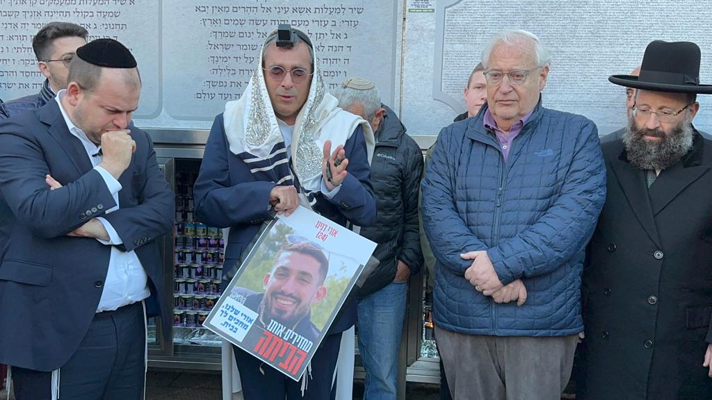 מעמד מרגש: 100,000 נרות נשמה הודלקו בכותל המערבי