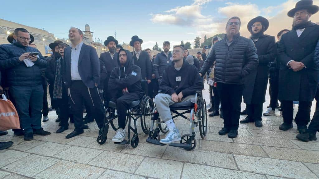 מעמד מרגש: 100,000 נרות נשמה הודלקו בכותל המערבי