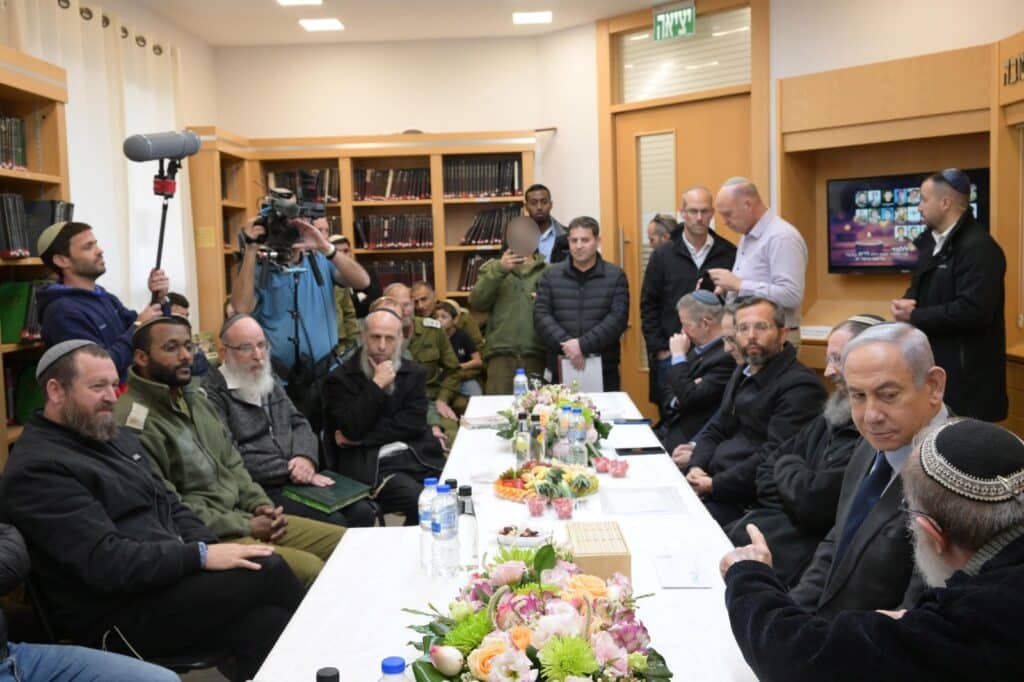 נתניהו: "לא נשחרר אלפי מחבלים, יהיה ניצחון מוחלט"