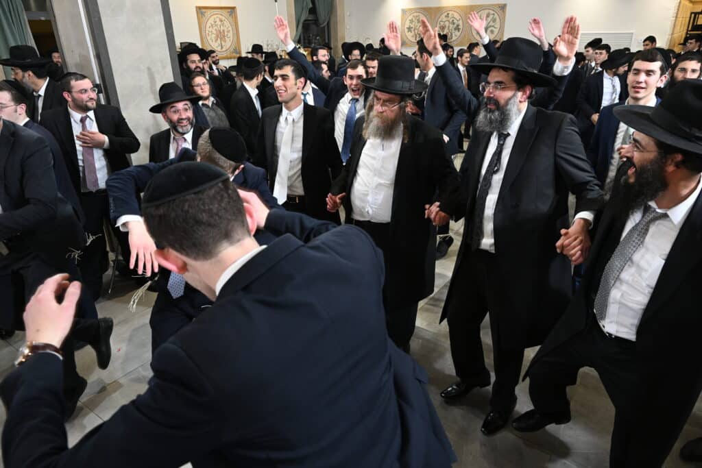 בית נאמן בישראל: ראש ישיבת 'תורה ודעת' חיתן את בנו