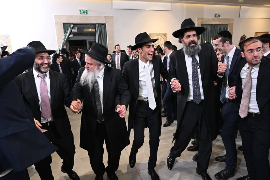 בית נאמן בישראל: ראש ישיבת 'תורה ודעת' חיתן את בנו