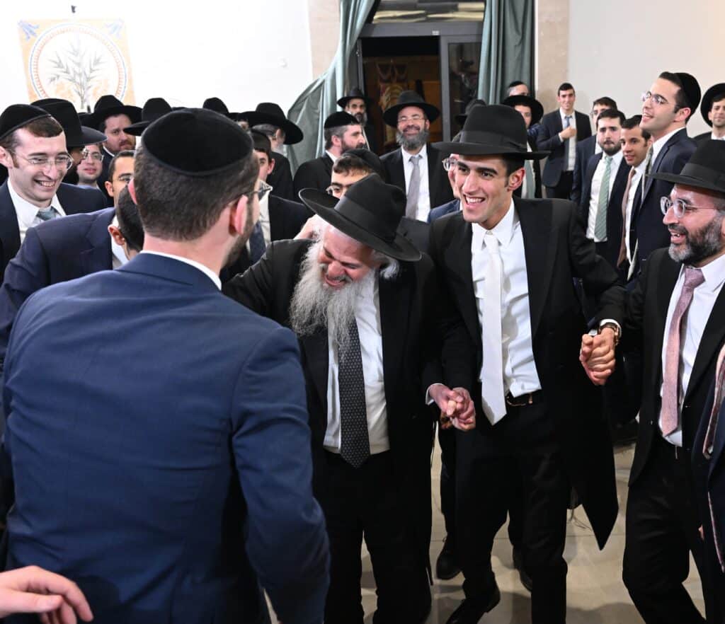 בית נאמן בישראל: ראש ישיבת 'תורה ודעת' חיתן את בנו