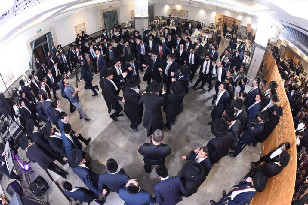 בית נאמן בישראל: ראש ישיבת 'תורה ודעת' חיתן את בנו